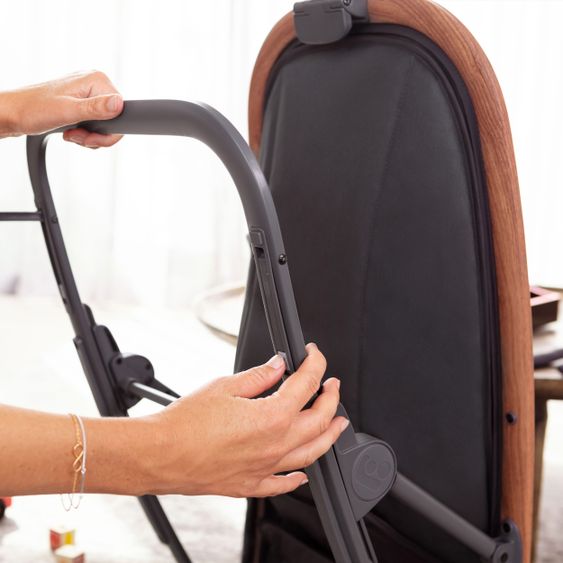 Maxi-Cosi 2- in 1 -Babywippe Kori ab der Geburt mit Neugeborenen-Inlay nur 2,3 kg - Essential Graphite