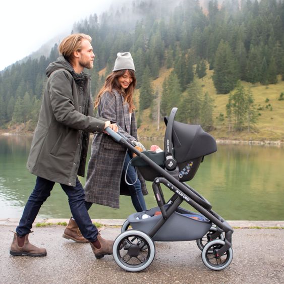 Maxi-Cosi Babyschalen-Set CabrioFix i-Size ab Geburt-12 Monate (40-75 cm) i-Size Base, Polsterschutz,Sommerbezug - Essential Graphite