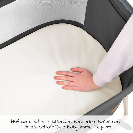 Maxi-Cosi Beistellbettchen Tori Beyond Eco Care ab Geburt - 6 Monate inkl. Matratze & Tragetasche - Graphite