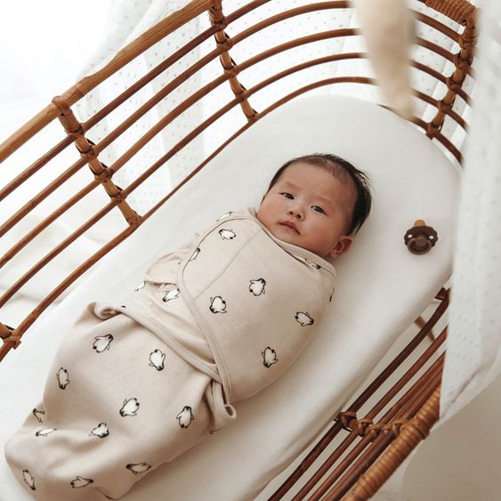 Meyco Swaddle bag - Penguin - Soft Sand - Gr. 0-3 months
