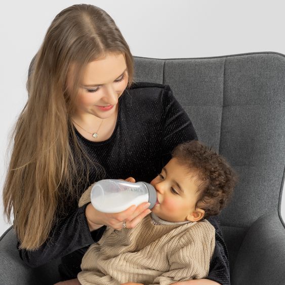 MiaMia Set 7 pz. di biberon PP con tettarella in silicone Taglia S + 3 bavaglini