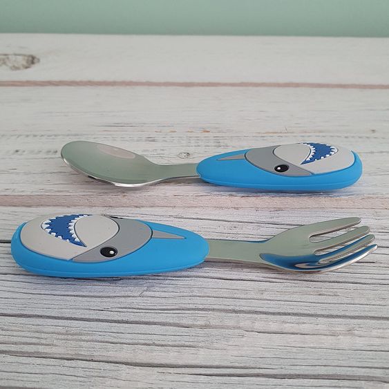 Nuby 2-tlg. Esslernbesteck-Set Edelstahl mit Silikongriff - 3D Motiv Shark