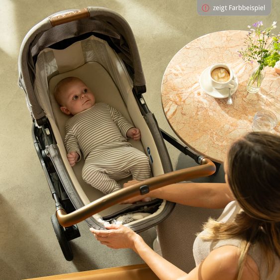Nuna 2in1 Kombi-Kinderwagen-Set SWIV bis 22 kg mit Babywanne, Adapter, Transporttasche, Getränkehalter, Regenschutz & Spieltier - Biscotti