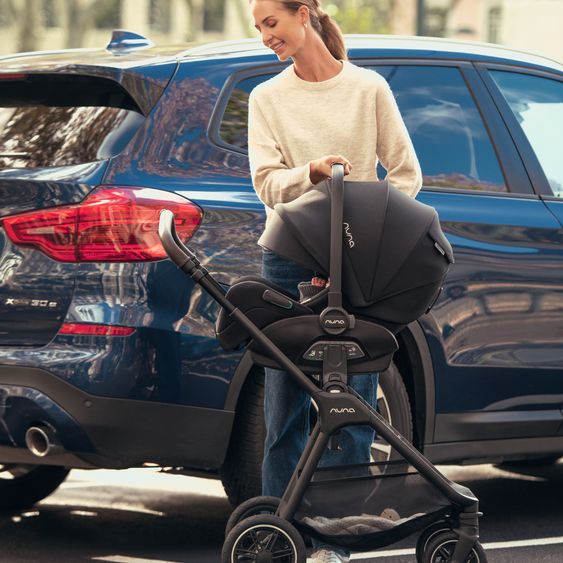 Nuna Seggiolino auto ARRA flex i-Size dalla nascita fino a 13 kg (40 cm - 87 cm) posizione reclinabile 157° incl. riduttore di seduta e cappottina parasole solo 3,9 kg - Caviar