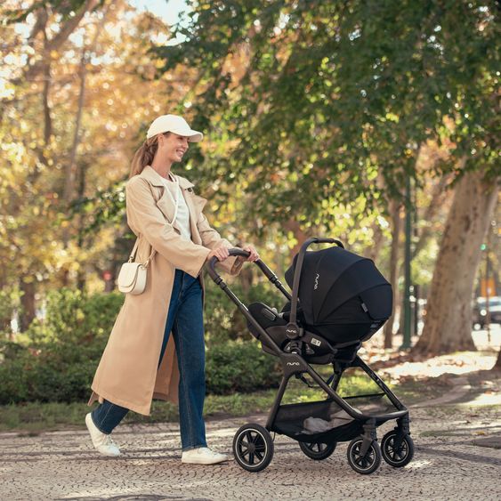 Nuna Seggiolino auto ARRA flex i-Size dalla nascita fino a 13 kg (40 cm - 87 cm) posizione reclinabile 157° incl. riduttore di seduta e cappottina parasole solo 3,9 kg - Caviar