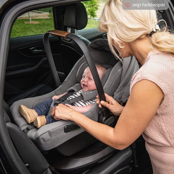Nuna Seggiolino auto per neonati PIPA next i-Size dalla nascita fino a 13 kg (40 cm - 83 cm) incl. riduttore seduta, tendina parasole con Dream Drape solo 2,8 kg - Castagna