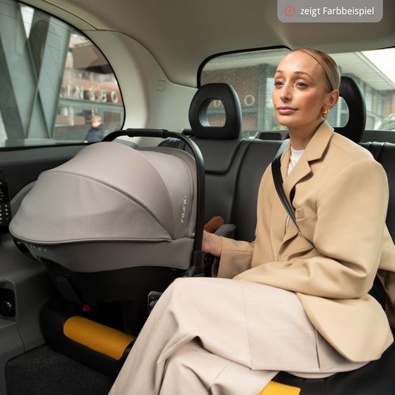 Nuna Babyschale PIPA urbn R 129 ab Geburt bis 13 kg (40 cm - 75 cm) mit Isofix inkl. Sitzverkleinerer & Sonnenverdeck nur 3,3 kg - Cedar