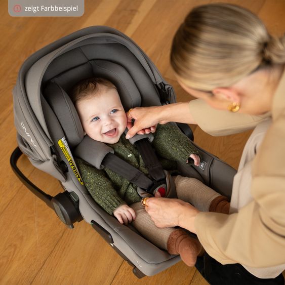 Nuna Babyschale PIPA urbn R129 ab Geburt bis 13 kg (40 cm - 75 cm) inkl. Sitzverkleinerer & Sonnenverdeck nur 3,3 kg mit Isofix - Caviar
