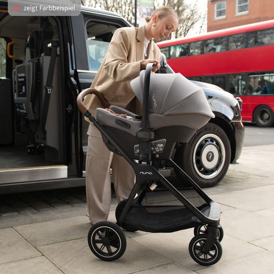 Nuna Babyschale PIPA urbn R129 ab Geburt bis 13 kg (40 cm - 75 cm) inkl. Sitzverkleinerer & Sonnenverdeck nur 3,3 kg mit Isofix - Caviar