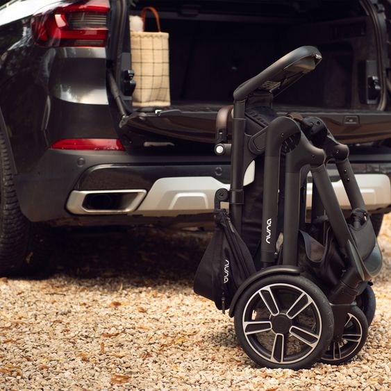 Nuna Buggy e Passeggino sportivo DEMI next bis 22 kg con Rider Board, chiusura magnetica della cintura, sedile Allwetter reversibile, maniglione regolabile in altezza, protezione visiva integrata incl. adattatore e copertura antipioggia - Caviar