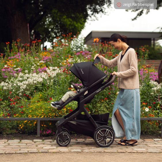 Nuna Buggy e Passeggino sportivo DEMI next bis 22 kg con Rider Board, chiusura magnetica della cintura, sedile Allwetter reversibile, maniglione regolabile in altezza, protezione visiva integrata incl. adattatore e copertura antipioggia - Castagna