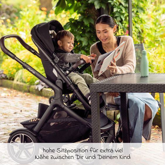 Nuna Buggy e Passeggino sportivo DEMI next bis 22 kg con Rider Board, chiusura magnetica della cintura, sedile Allwetter reversibile, maniglione regolabile in altezza, protezione visiva integrata incl. adattatore e copertura antipioggia - Thunder