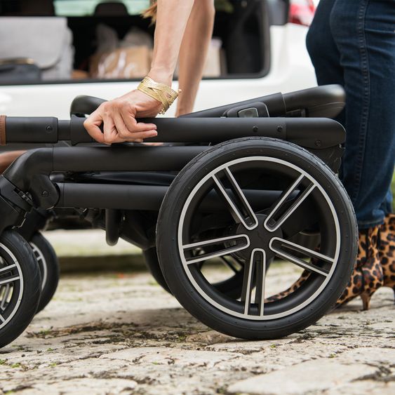 Nuna Buggy & Sportwagen MIXX next bis 22 kg mit magnetischem Gurtverschluss, umsetzbarem Allwettersitz, höhenverstellbarem Schieber, integrierter Sichtschutz inkl. Adapter, Kniedecke & Regenschutz - Caviar