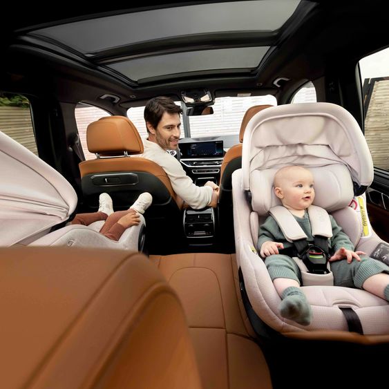 Nuna Reboarder Car Seat PRUU Aire i-Size 360° rotatable from birth to 4 years (40 cm - 105 cm) incl. base station & seat reducer - Biscotti