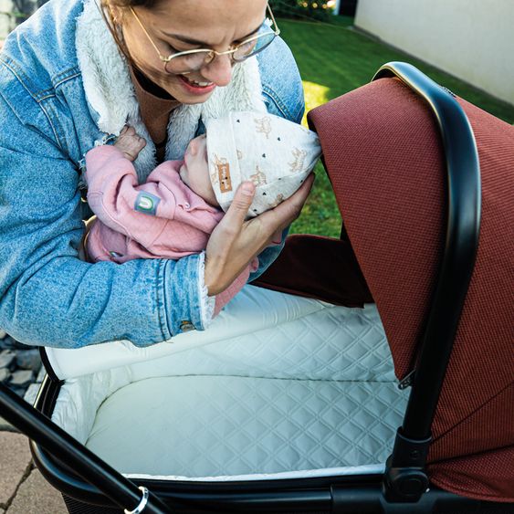 Osann Kombi-Kinderwagen Vamos bis 22 kg belastbar mit Luftreifen, Teleskopschieber, umsetzbare Sitzeinheit, Babywanne mit Matratze, Insektenschutz & Regenschutz - Caramel