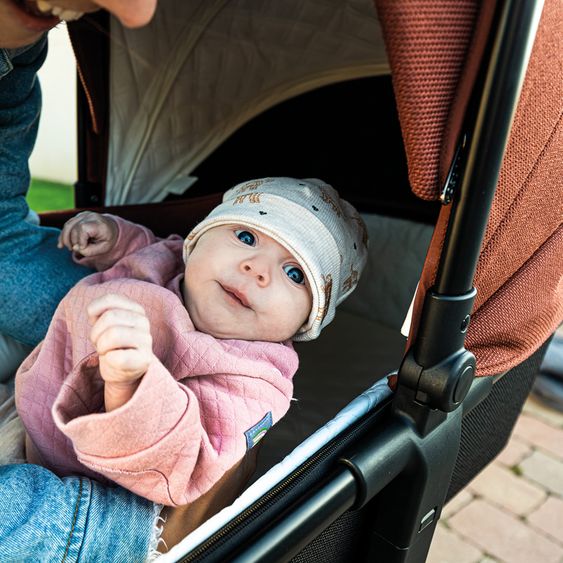 Osann Kombi-Kinderwagen Vamos bis 22 kg belastbar mit Luftreifen, Teleskopschieber, umsetzbare Sitzeinheit, Babywanne mit Matratze, Insektenschutz & Regenschutz - Caramel