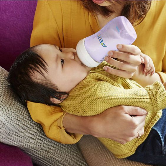 Philips Avent PP-Flasche Naturnah 260 ml - Silikon Gr. 2 - SCF033/14 - Violett