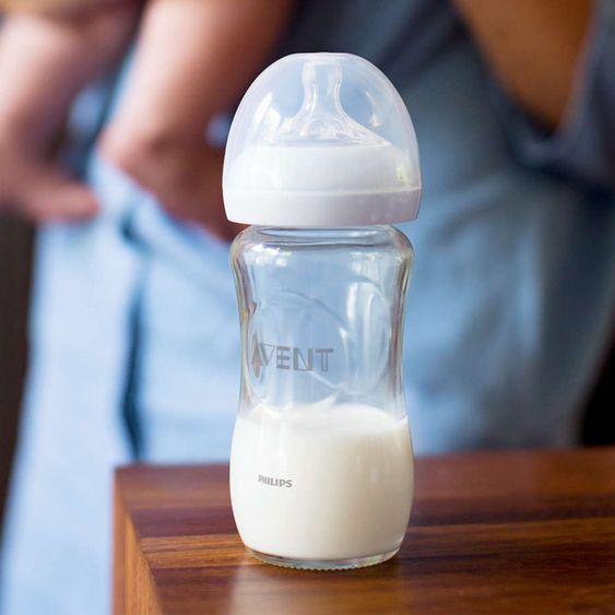 Philips Avent Set di biberon in vetro premium 11 pezzi - 6x biberon + spazzola per biberon + porzionatore di latte in polvere + 3x panni per il rigurgito