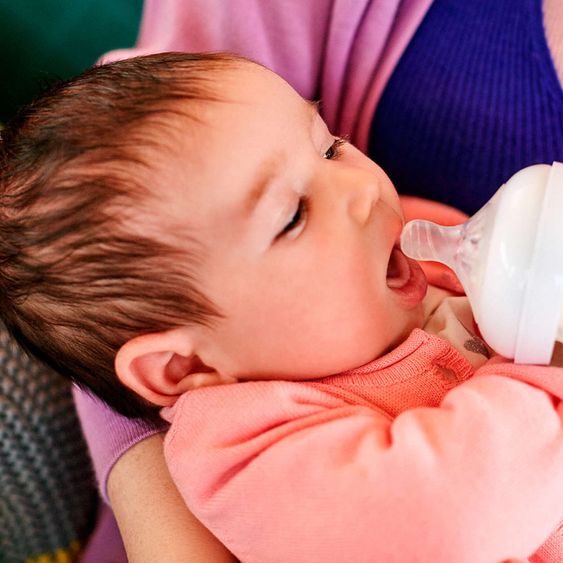 Philips Avent Set di biberon in vetro premium 11 pezzi - 6x biberon + spazzola per biberon + porzionatore di latte in polvere + 3x panni per il rigurgito