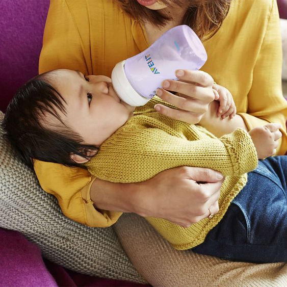 Philips Avent Premium Starter-Set 13-tlg. - 5x Babyflaschen + 1x Flaschenbürste + 2x Schnuller + 5x Spucktücher - Girls