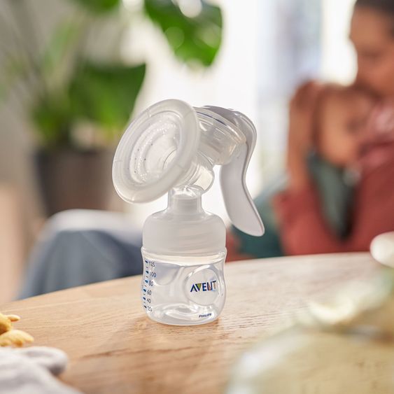 Philips Avent Premium Still-Set Basic 12-tlg. - Handmilchpumpe + 2 Babyflaschen + 5 Mehrwegbecher + 1 Flaschenbürste + 3 Spucktücher