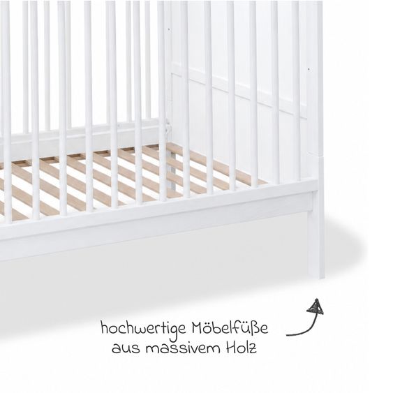 Pinolino Babybett-Komplett-Set Carla Buche teilmassiv lackiert  3-fach höhenverstellbar, 3 Schlupfsprossen inkl. Bettwäsche, Nestchen & Matratze 70 x 140 cm - Weiß