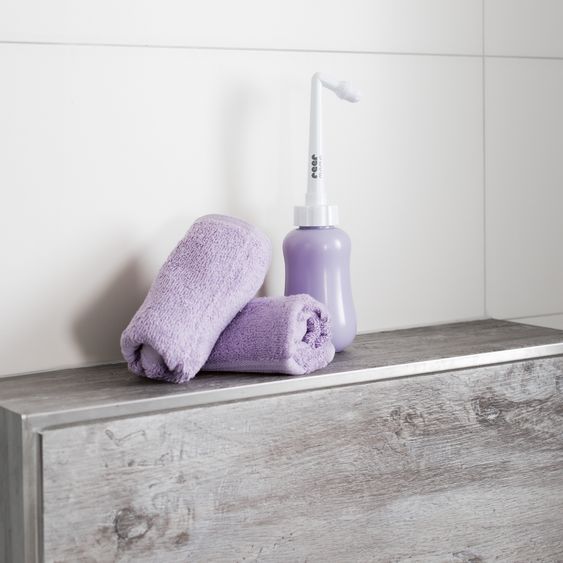 Reer Intimdusche Mama 380 ml Füllmenge mit flexiblem Flaschekörper - Lila Weiß