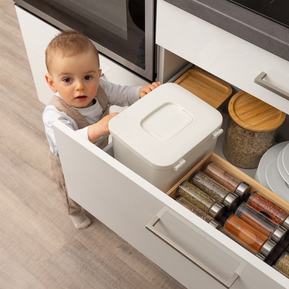 Reer Kindersichere Aufbewahrungsbox SafeContainer für Wasch- und Spülmitteltabs und viel mehr - Weiß