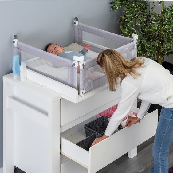 Reer Wickeltisch-Absturzsicherung für handelsübliche Wickeltische mit einer Wickelfläche von 80 x 75 cm - Grau