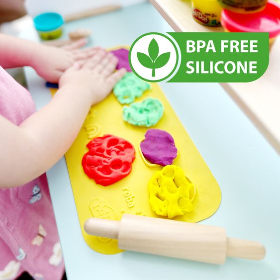 Roba 10-tlg. Nachhaltiges Spielset Roba + Play-Doh mit Bastelmatte 14,5 x 30 cm, 6 Dosen Knetmasse, Teigrolle, Pizzaschneider & Modelierwerkzeug