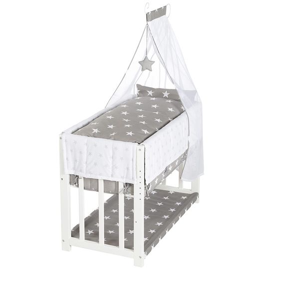 https://media.babyartikel.de/roba-3in1-stubenbett-beistellbett-bank-textile-ausstattung-little-stars-weiss-289153-wev190-d0.jpg?preset=large