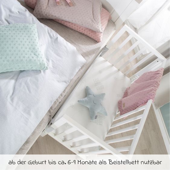 Roba 6-tlg. Beistellbett-Komplett-Set mit Canvas-Barriere, Matratze 90 x 45 cm, Spannbetttuch, 2-tlg-Schlafsack, Schmusetuch & Spieluhr 47 x 99,5 cm - Weiß