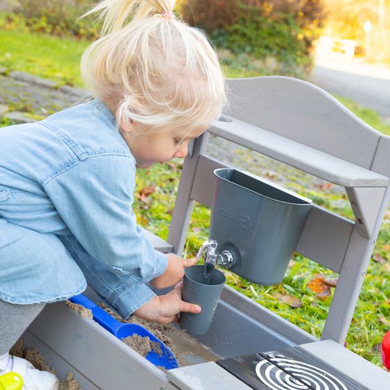 Roba Große Spiel- und Matschküche in Hausoptik mit Spielwanne, 2 Herdplatte, Wasserbehälter mit Wasserhahn, Backofen mit Tür inkl. Zubehör - Grau