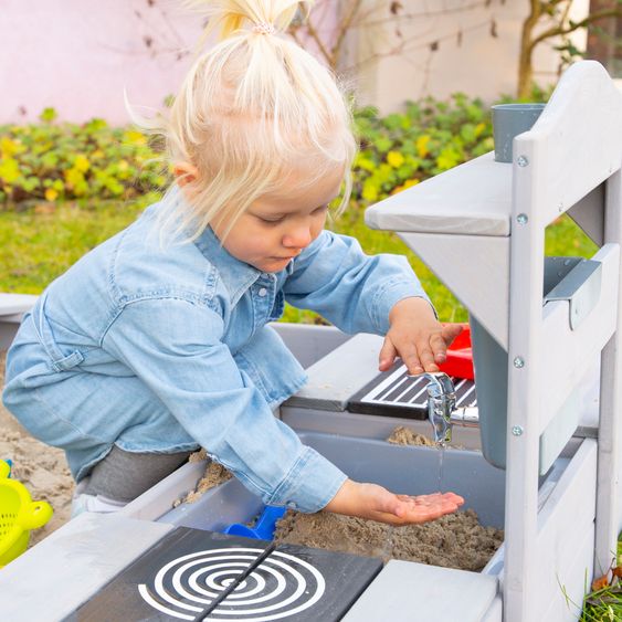 Roba Große Spiel- und Matschküche in Hausoptik mit Spielwanne, 2 Herdplatte, Wasserbehälter mit Wasserhahn, Backofen mit Tür inkl. Zubehör - Grau