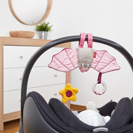 sigikid Anhänger für Babyschale Fledermaus - Urban Baby Edition - Rosa