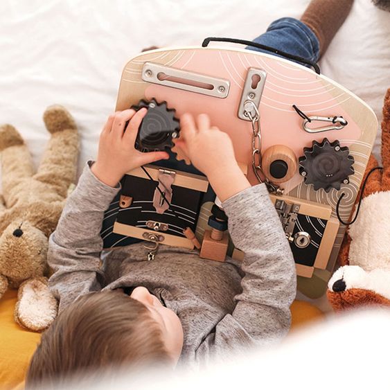 small foot Motorikbrett zum Erlernen alltagspraktischer Fähigkeiten Schlösser und Rotation - Bunt