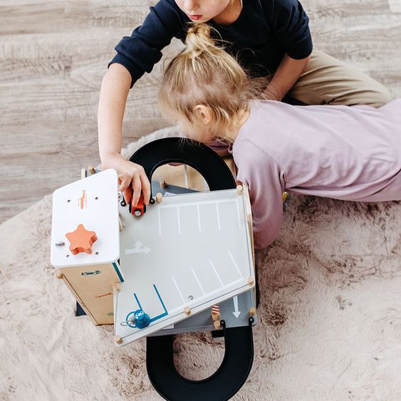 small foot Parking garage Rally incl. 2 Cars, Fuel Pump & Car Wash - Braun