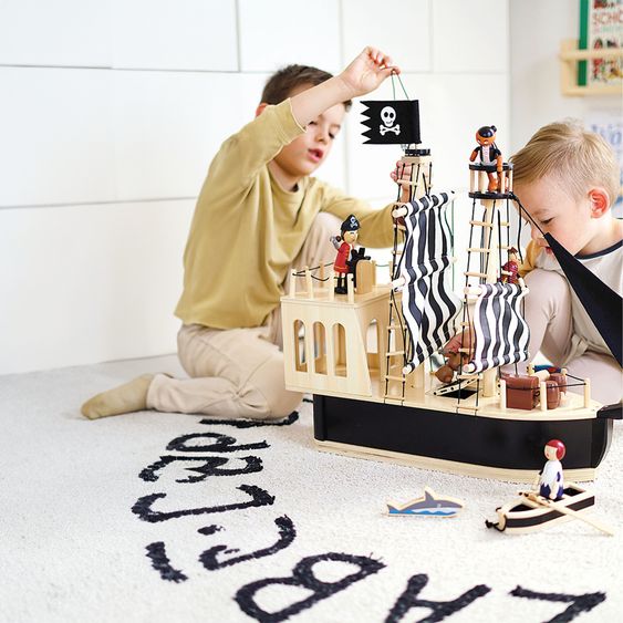 small foot Piratenschiff für Biegepuppen inkl. Beiboot, Schatztruhe & Zubehör - Braun