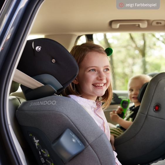 Swandoo Seggiolino auto Charlie i-Size 3 anni - 12 anni (100 cm - 150 cm) con regolazione in larghezza e protezione aggiuntiva dagli impatti laterali - Chia Black