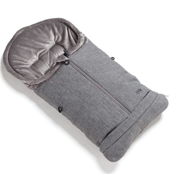 https://media.babyartikel.de/tfk-thermo-fleece-fusssack-mit-verlangerbarem-fussteil-premium-grau-t-061-415-d0.jpg?preset=large