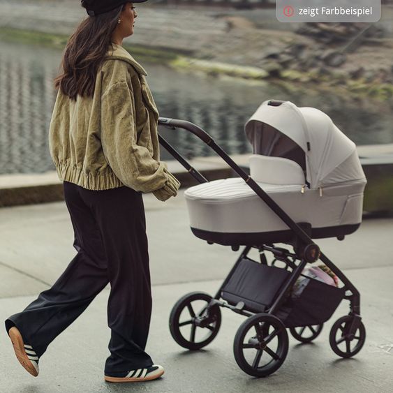 Venicci 2in1 Kombi-Kinderwagen Claro bis 22 kg mit Babywanne, Sportsitz, Teleskopschieber, Liegeposition inkl. Regenschutz, Beindecke & Wickeltasche mit Wickeunterlage - Caramel